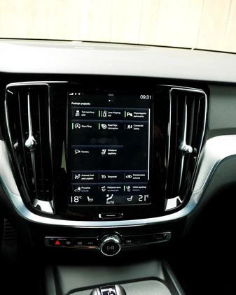 Volvo V60 cena 128900 przebieg: 98400, rok produkcji 2020 z Golczewo małe 497